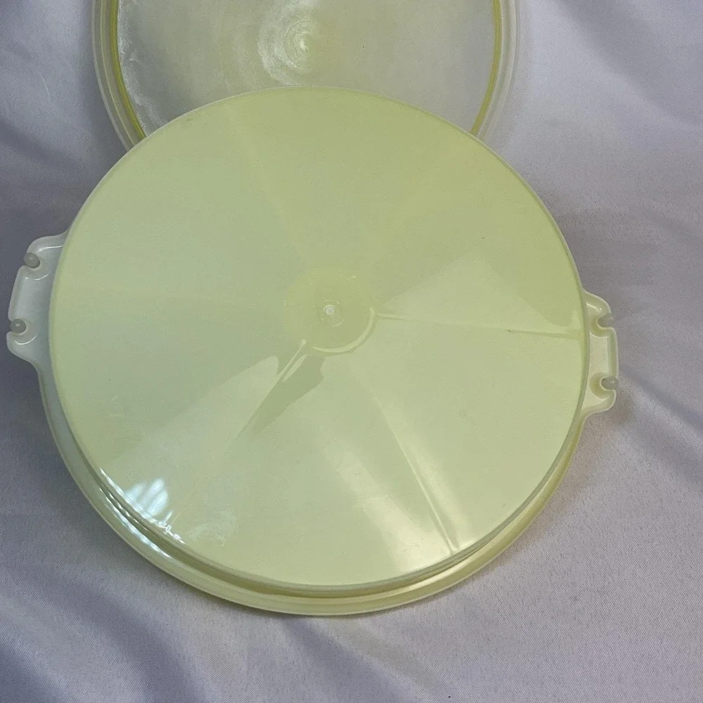Tupperware Party Susan Yellow Divided Serving Tray with Lid 224-5 Vintage Picnic